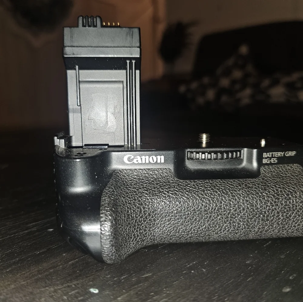 Canon T7, black